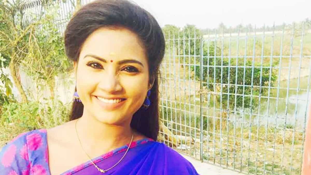 Read more about the article Myna Nandhini Wiki, Husband, Baby, Age, Marriage, Boyfriend And Facts
